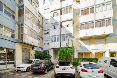 Apartamento T1 para Venda em Póvoa de Santo Adrião e Olival Basto