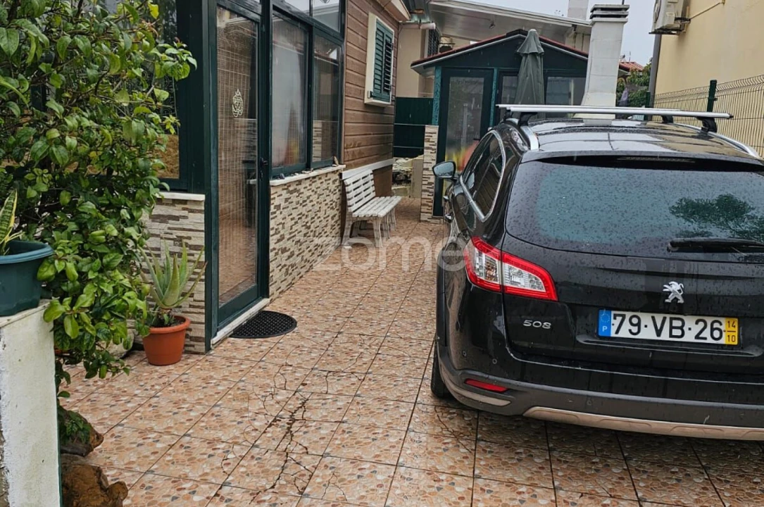 Moradia T4 para Venda em Fernao Ferro Foto 2