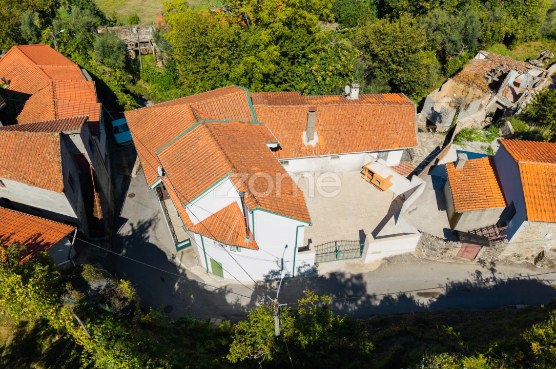 Moradia T4 para Venda em Salamonde Foto 38