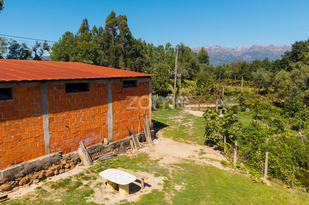 Terreno para Venda em Louredo Foto 1