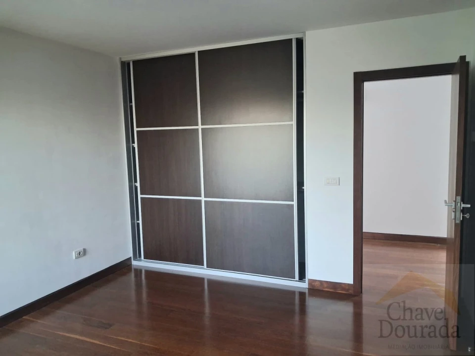 Moradia T3 para Venda em Sanguinheira Foto 14