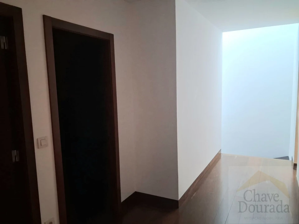Moradia T3 para Venda em Sanguinheira Foto 18