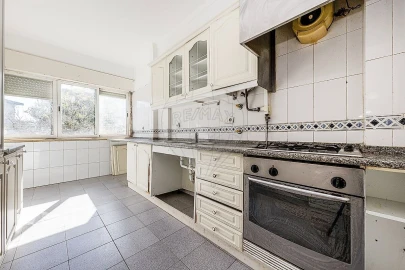 Apartamento T2 para Venda em Alfragide