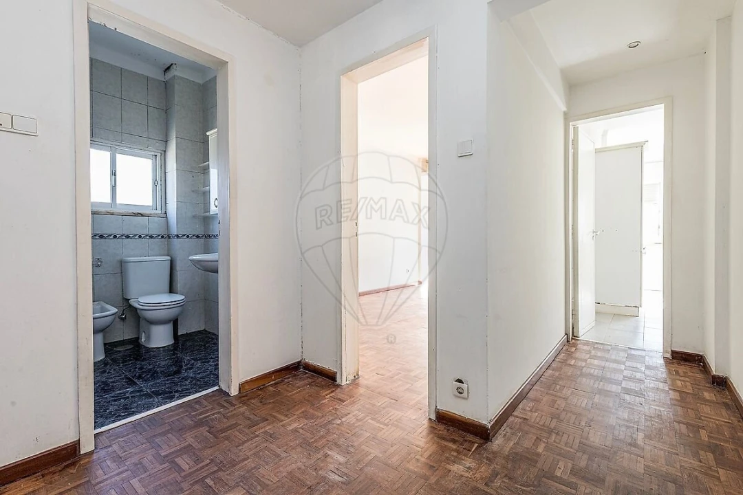 Apartamento T2 para Venda em Alfragide Foto 13