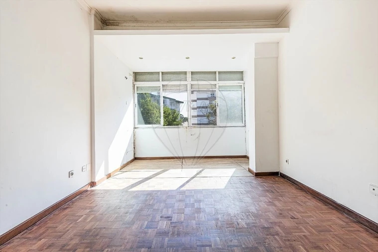 Apartamento T2 para Venda em Alfragide Foto 3