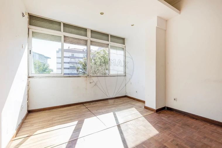 Apartamento T2 para Venda em Alfragide Foto 5
