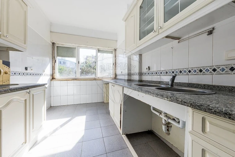 Apartamento T2 para Venda em Alfragide Foto 17