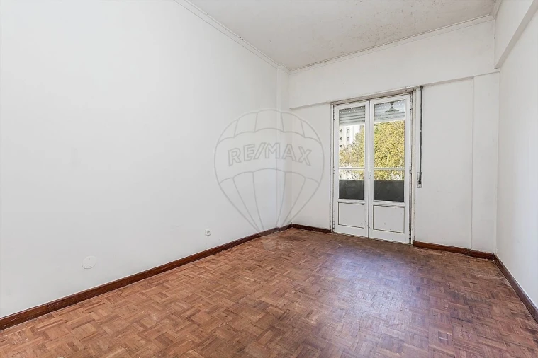 Apartamento T2 para Venda em Alfragide Foto 11