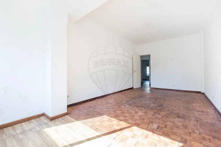Apartamento T2 para Venda em Alfragide Foto 4