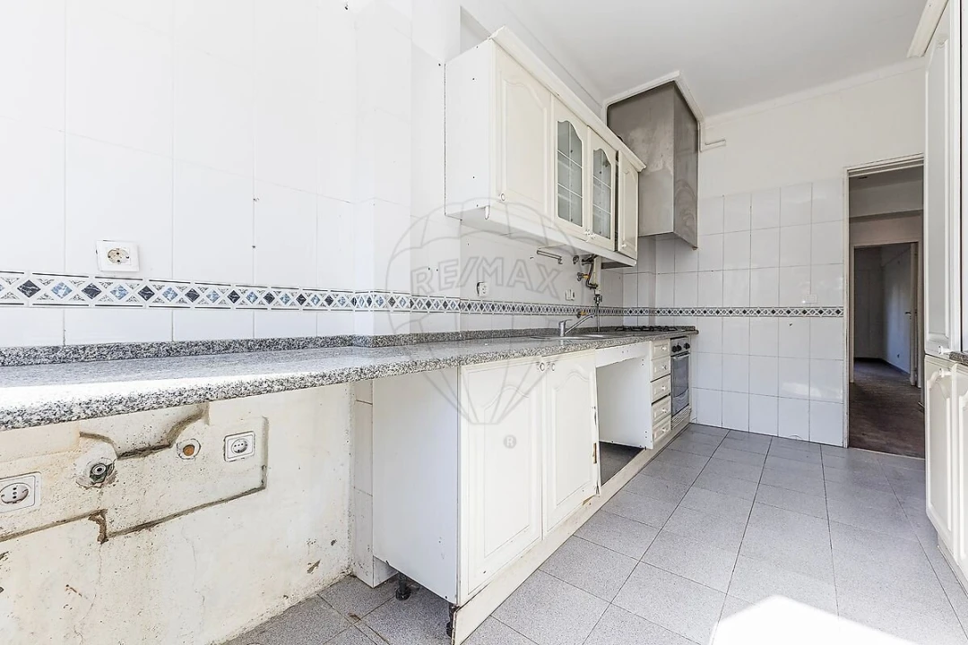 Apartamento T2 para Venda em Alfragide Foto 18