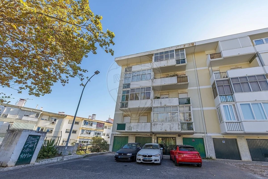 Apartamento T2 para Venda em Alfragide Foto 1