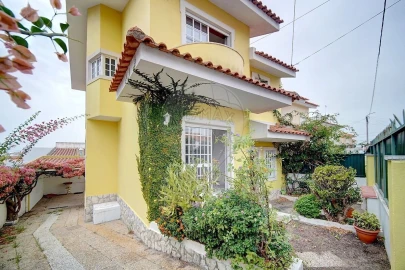 Moradia T3 para Venda em São Domingos de Rana