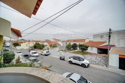 Moradia T3 para Venda em São Domingos de Rana