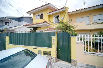 Moradia T3 para Venda em São Domingos de Rana