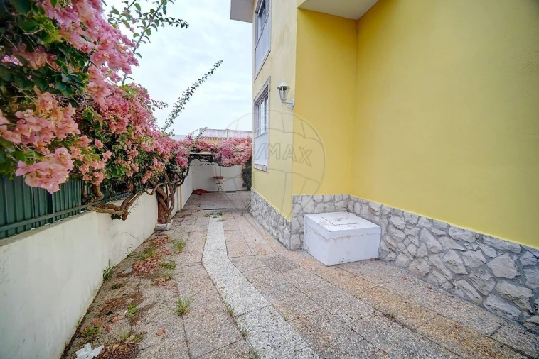 Moradia T3 para Venda em São Domingos de Rana Foto 27