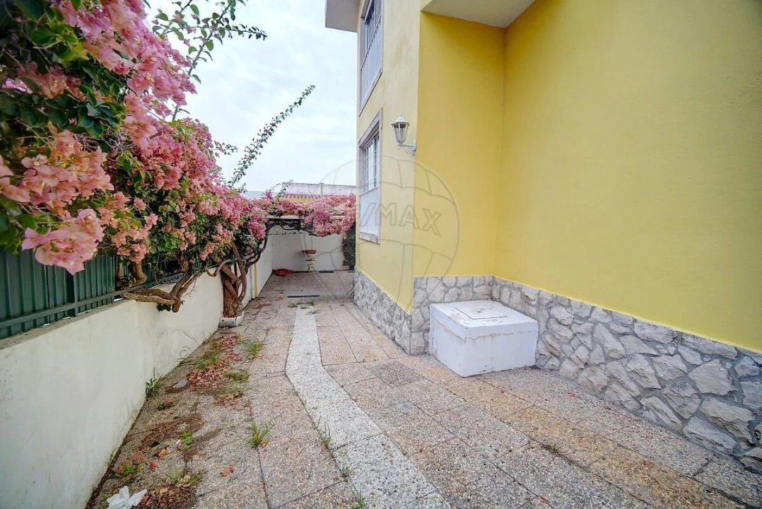 Moradia T3 para Venda em São Domingos de Rana Foto 27