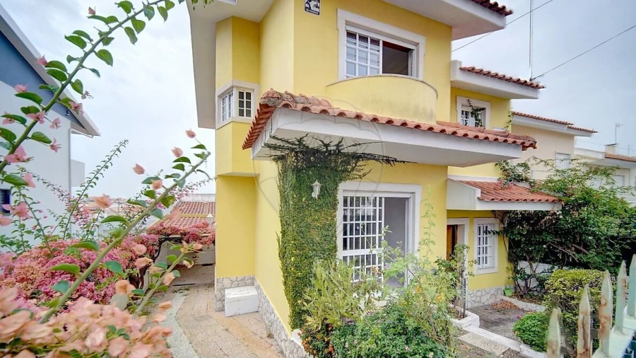 Moradia T3 para Venda em São Domingos de Rana