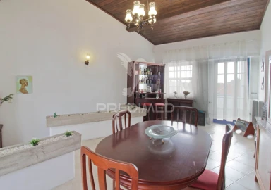 Moradia T4 para Venda em Angra (São Pedro)