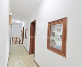 Moradia T4 para Venda em Angra (São Pedro)