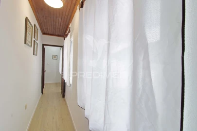 Moradia T4 para Venda em Angra (São Pedro)