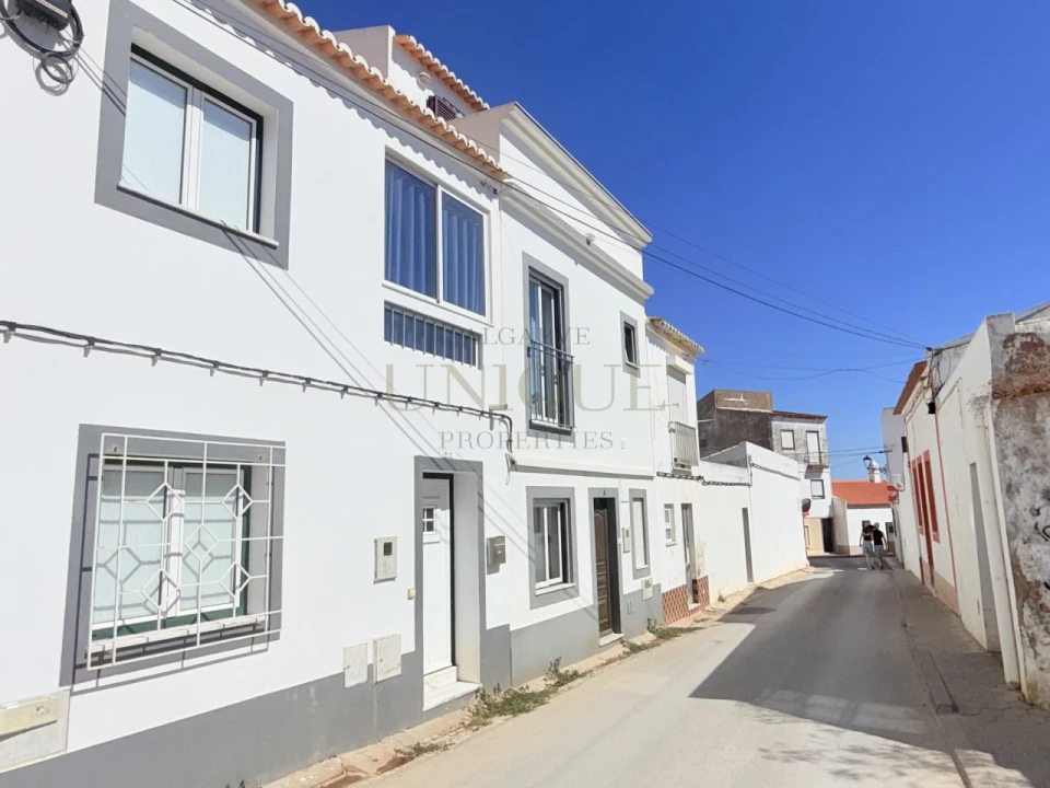 Moradia T1 para Venda em Lagos (São Sebastião e Santa Maria) Foto 1
