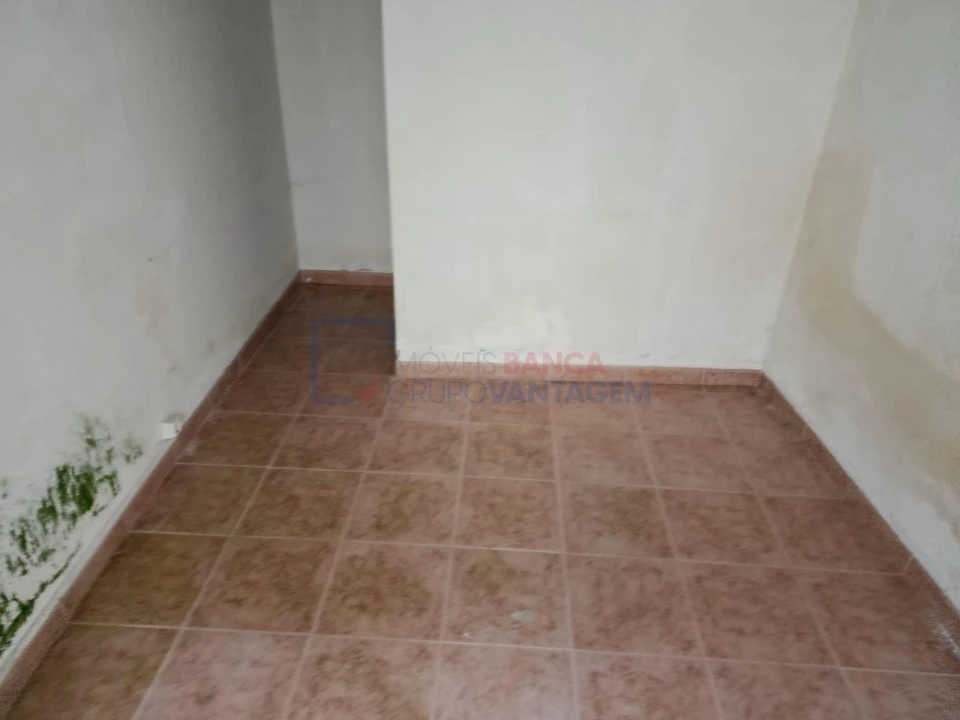 Moradia T4 para Venda em Alcoentre Foto 3