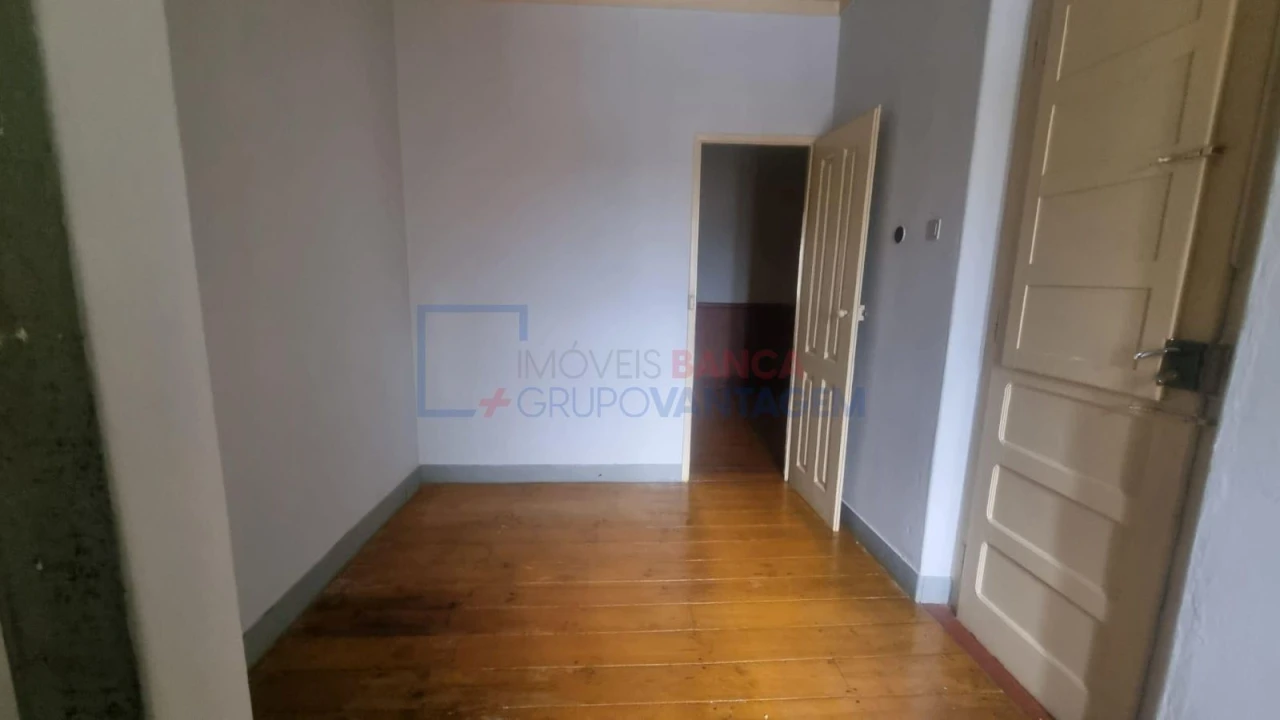 Moradia T4 para Venda em Alcoentre Foto 14