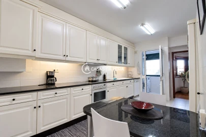 Apartamento T2 para Venda em Ramalde