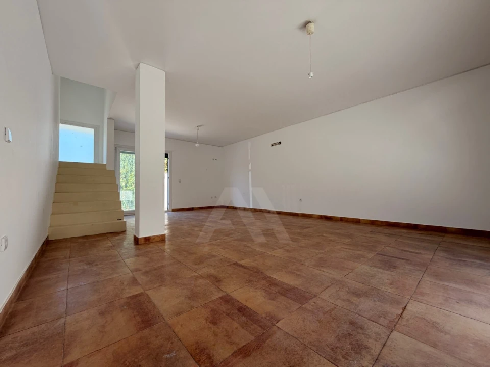 Moradia T4 para Venda em Mina de Água Foto 5