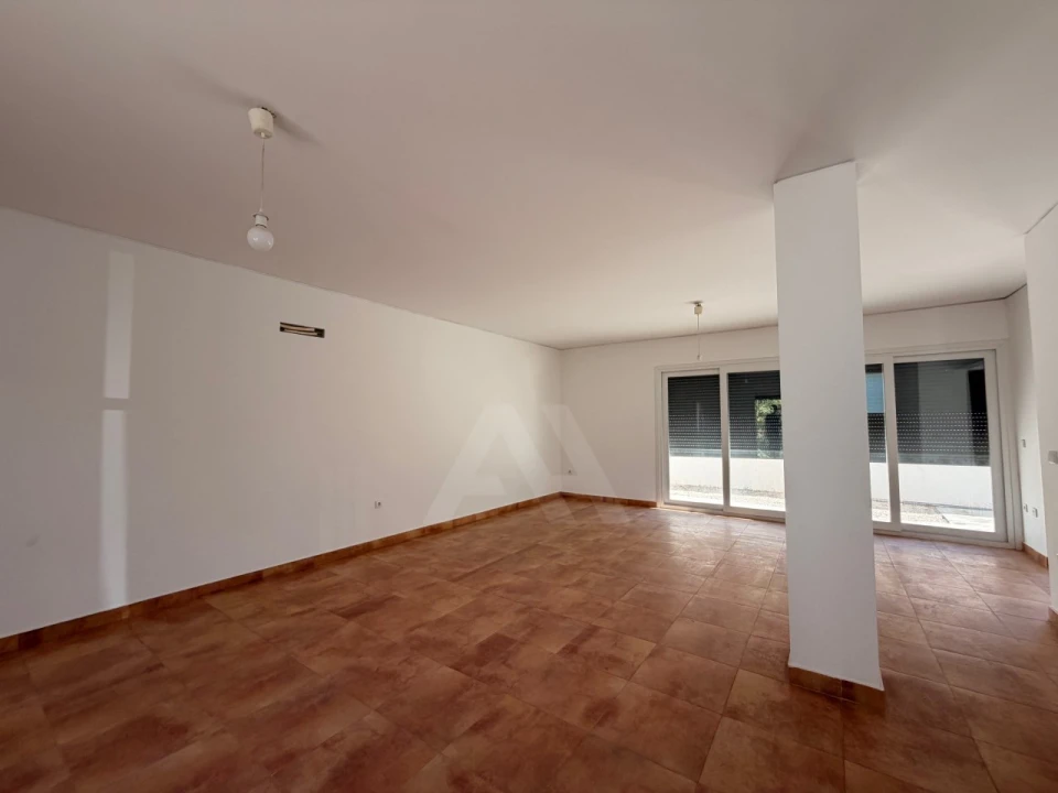 Moradia T4 para Venda em Mina de Água Foto 6