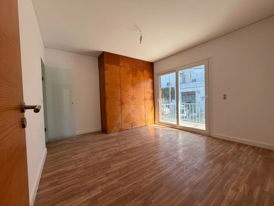 Moradia T4 para Venda em Mina de Água Foto 16