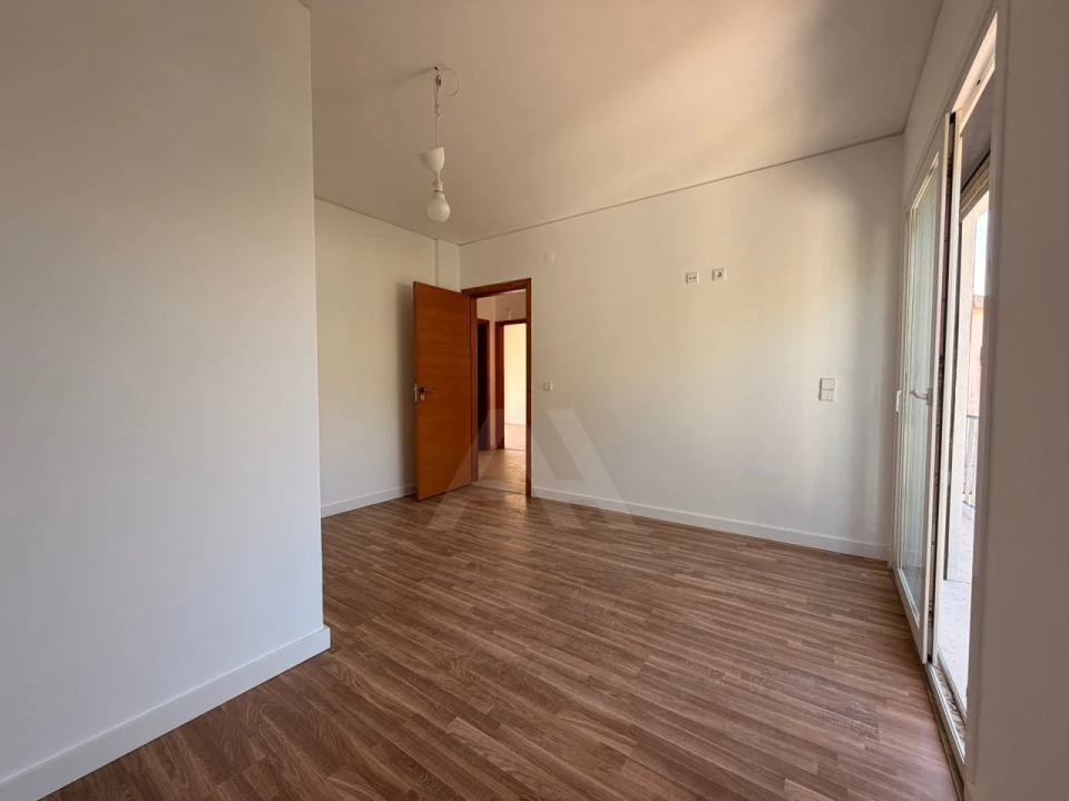 Moradia T4 para Venda em Mina de Água Foto 20