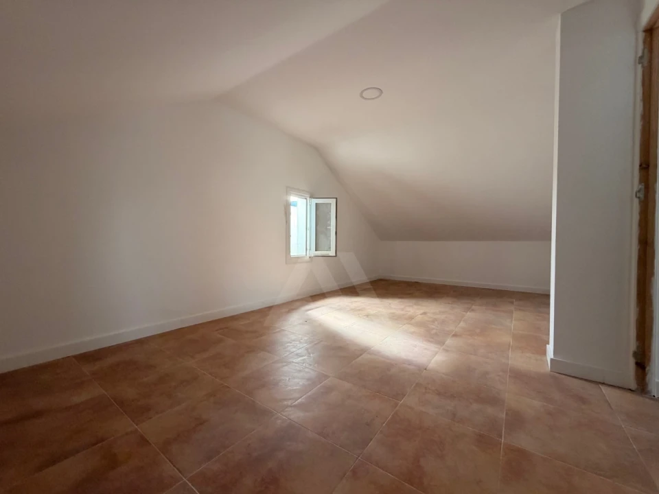Moradia T4 para Venda em Mina de Água Foto 25
