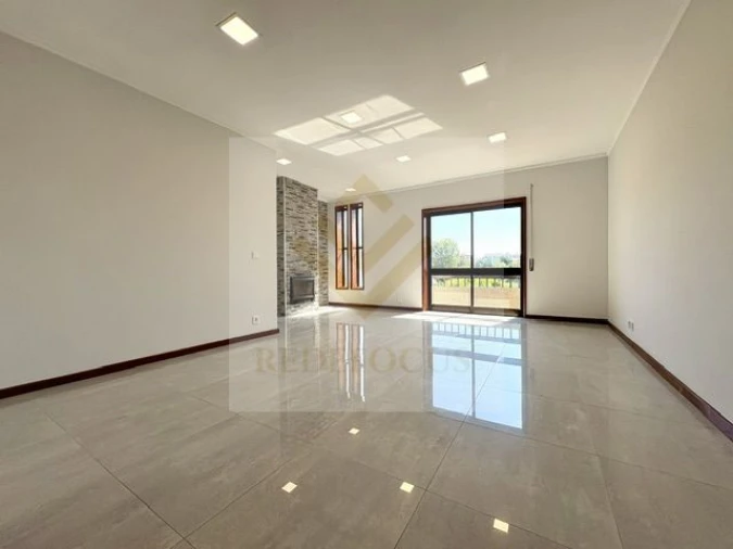 Apartamento T3 para Venda em Paços de Brandão Foto 5