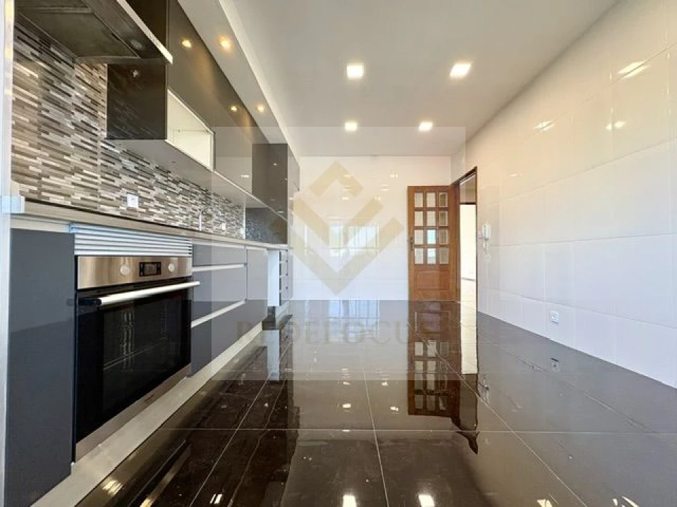 Apartamento T3 para Venda em Paços de Brandão Foto 15