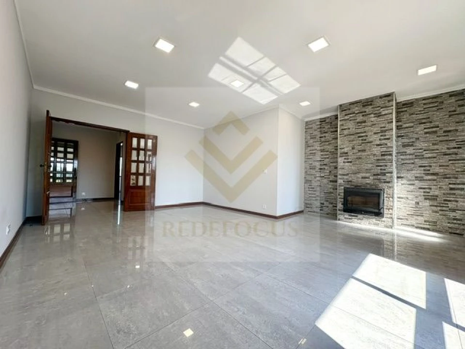 Apartamento T3 para Venda em Paços de Brandão Foto 7