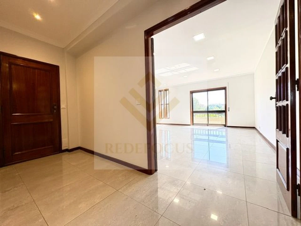 Apartamento T3 para Venda em Paços de Brandão Foto 3