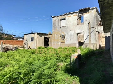 Moradia T4 para Venda em O. Azeméis, Riba-Ul, Ul, Macinhata Seixa, Madail