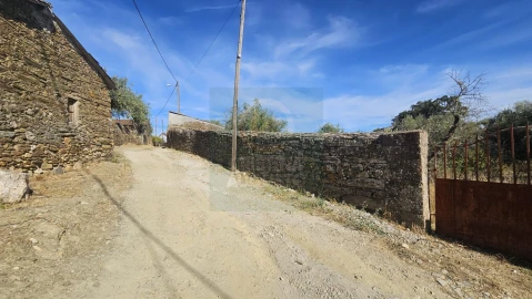 Terreno para Venda em Cebolais de Cima e Retaxo