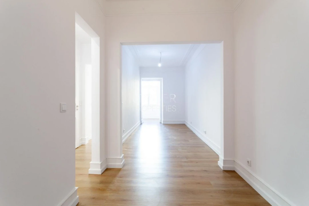 Apartamento T2 para Venda em Areeiro Foto 7