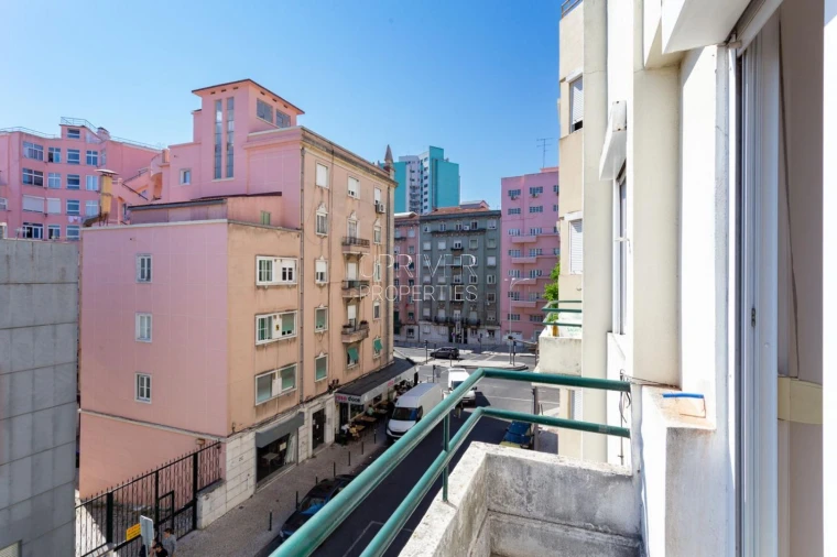 Apartamento T2 para Venda em Areeiro Foto 27