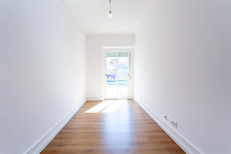 Apartamento T2 para Venda em Areeiro Foto 2