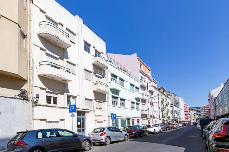 Apartamento T2 para Venda em Areeiro Foto 29