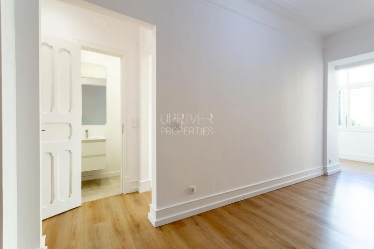 Apartamento T2 para Venda em Areeiro Foto 8