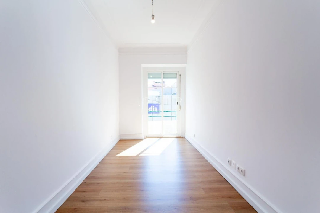 Apartamento T2 para Venda em Areeiro Foto 2