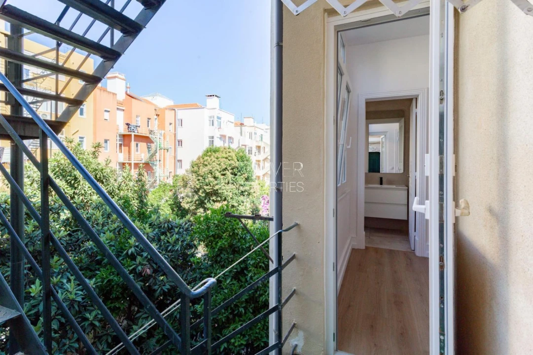 Apartamento T2 para Venda em Areeiro Foto 24
