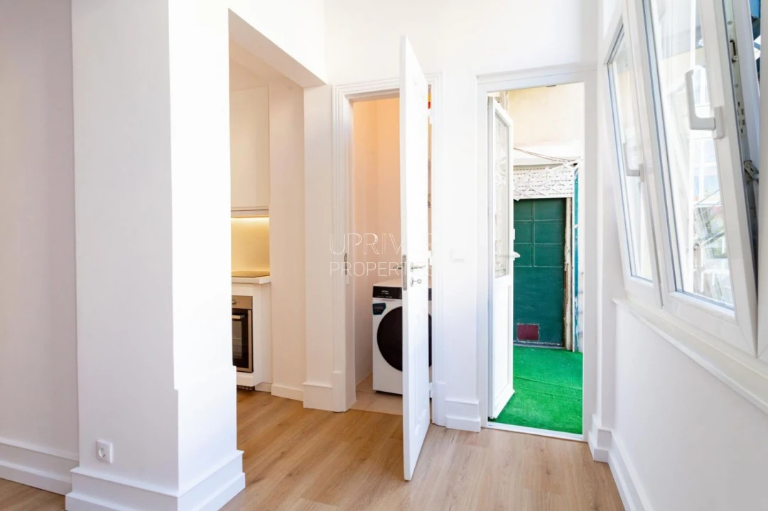 Apartamento T2 para Venda em Areeiro Foto 30