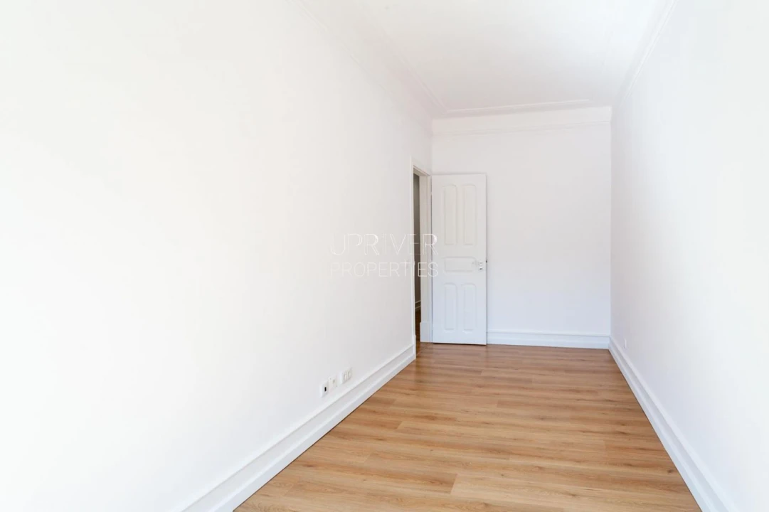 Apartamento T2 para Venda em Areeiro Foto 3