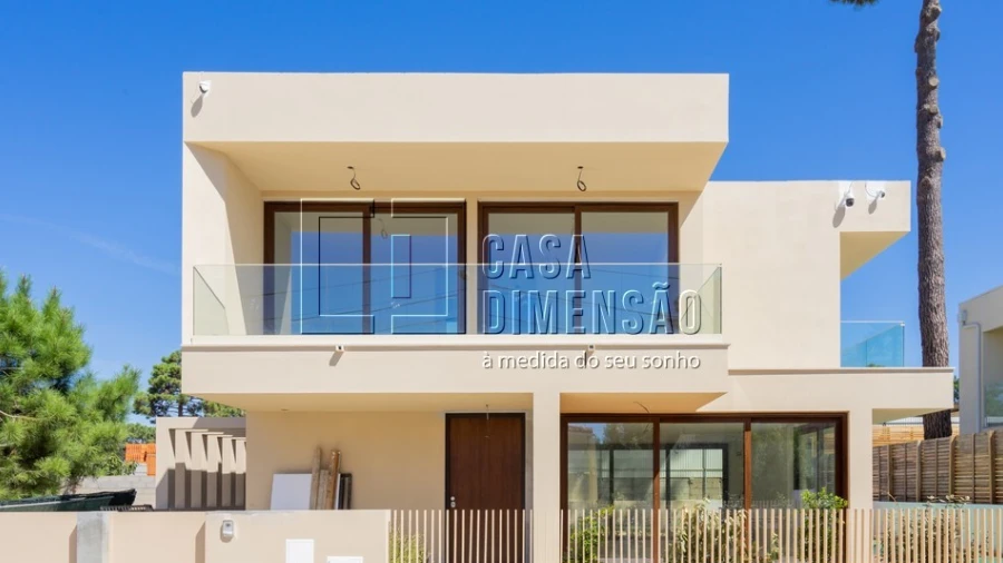Moradia T3 para Venda em Charneca de Caparica e Sobreda