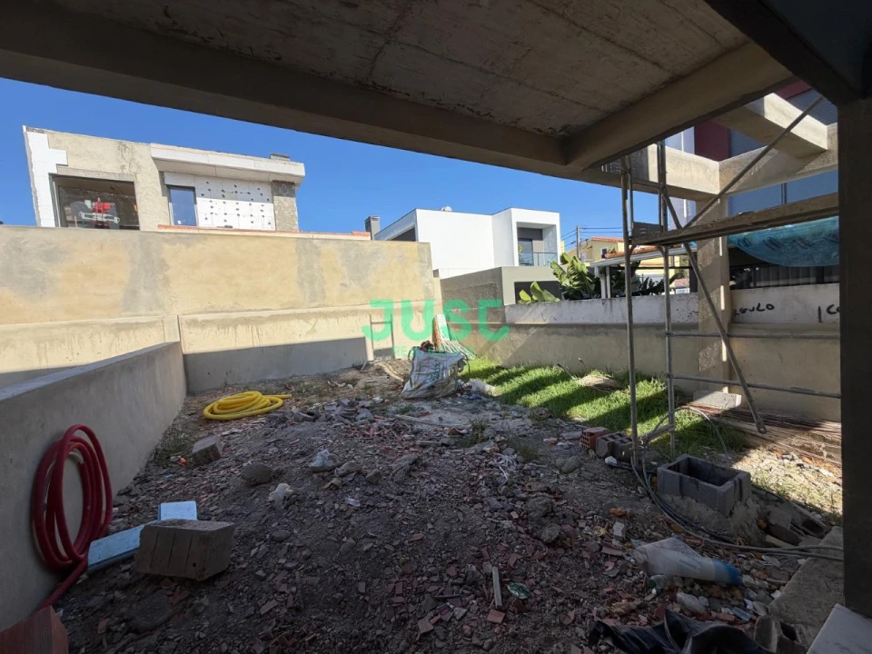 Moradia T3 para Venda em Fernao Ferro Foto 3